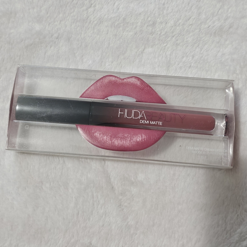 HUDA BEAUTY: DEMI MATTE LIPSTICK -BNIB!!